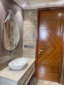 Project Image of 0.0 - 1620.0 Sq.ft 3 BHK Builder Floor for buy in Shree Maadhav Luxury Floors