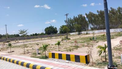 Lahari Avanthika Plot 2
