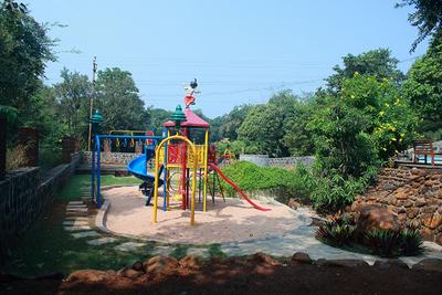 Cherilyn Monta Rosa Alba Children's play area 1