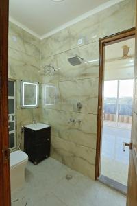 Project Image of 0.0 - 2153.0 Sq.ft 4 BHK Builder Floor for buy in GD Super Luxury Floors