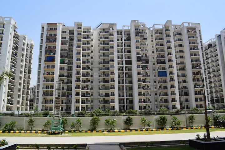 Maxblis White House III - Image 3