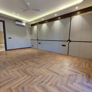Project Image of 0.0 - 4500.0 Sq.ft 4 BHK Builder Floor for buy in Paramount Luxury 500 Sq Yd