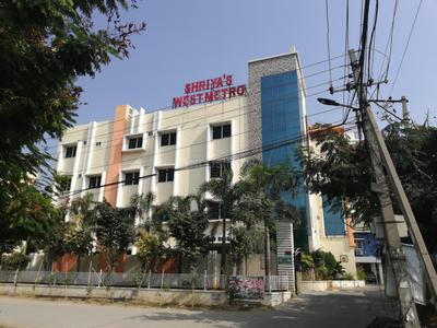 Project Image of 1002.0 - 1885.0 Sq.ft 2 BHK Apartment for buy in Shriya West Metro Lake Front