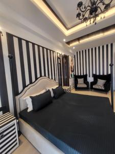 Project Image of 0.0 - 5058.0 Sq.ft 5 BHK Apartment for buy in Paramount Luxury Builder Floors 16