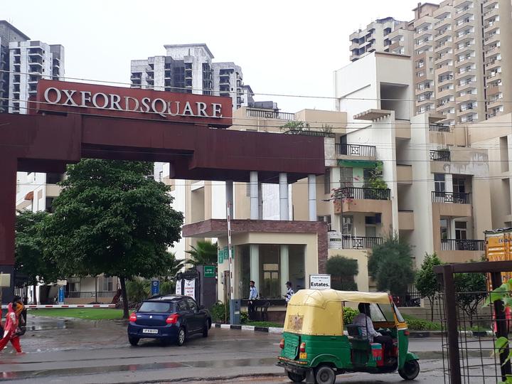 Oxford Square - Image 4