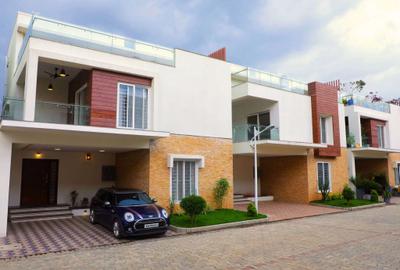Project Image of 2329.31 - 3291.28 Sq.ft 3 BHK Villa for buy in VRR Golden Enclave Phase III