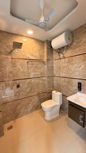 Bathroom Image of 1250 Sq.ft 2 BHK Builder Floor for rent in Sector 40 Gurgaon for Rs. 51000