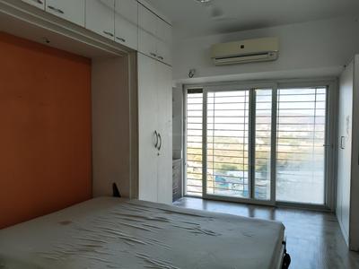 Bedroom Image of 1250 Sq.ft 3 BHK Apartment / Flat for sale in Indiabulls Blu Tower A, Worli Mumbai for Rs. 110000000