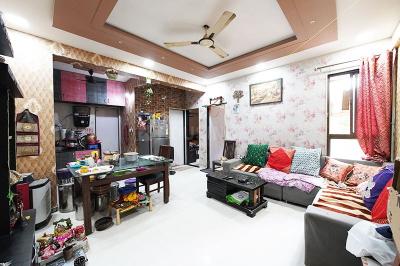 Living Room Image of 1035 Sq.ft 2 BHK Apartment / Flat for sale in Vaishno Devi Circle Ahmedabad for Rs. 5600000
