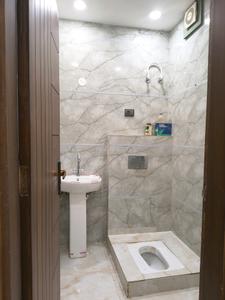 Common Bathroom Image of 968 Sq.ft 3 BHK Apartment / Flat for sale in Girha Pravesh 1, Indirapuram Ghaziabad for Rs. 11000000