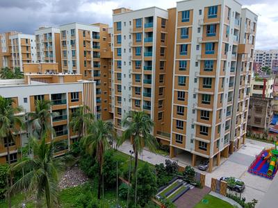 Image of 963 Sq.ft 2 BHK Apartment / Flat for sale in Ambey Gateway, Chinar Park, Kolkata for Rs. 11000000