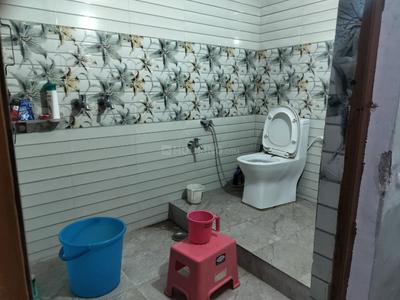 Bathroom Image of 1200 Sq.ft 1.5 BHK Independent House for rent in Krishna Nagar Lucknow for Rs. 8000