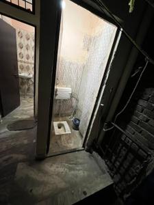 Bathroom Image of 250 Sq.ft 1 BHK Builder Floor for rent in Alpha I Greater Noida for Rs. 3700