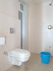 Common Bathroom Image of 1100 Sq.ft 3 BHK Apartment / Flat for rent in Godrej Emerald, Kasarvadavali Thane for Rs. 38500