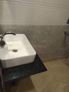 Bathroom Image of 900 Sq.ft 2 BHK Independent House for rent in Ramesh Nagar New Delhi for Rs. 40000