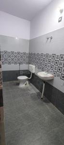 Bathroom Image of 1000 Sq.ft 3 BHK Apartment / Flat for rent in Krishna Nagar Lucknow for Rs. 9000