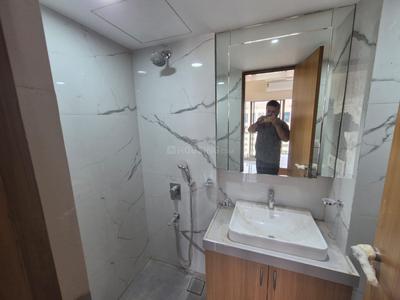Bathroom Image of 1000 Sq.ft 2 BHK Apartment / Flat for rent in Hubtown Sunmist, Andheri East Mumbai for Rs. 140000