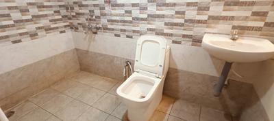 Bathroom Image of 600 Sq.ft 1 BHK Builder Floor for rent in Koundampalayam Coimbatore for Rs. 12000