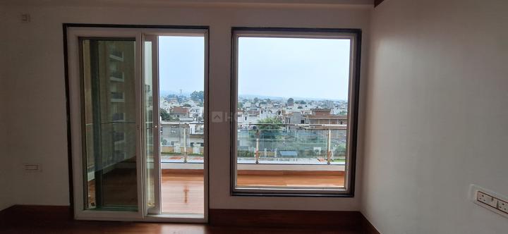 Royal Nest Sapphire Bedroom 1