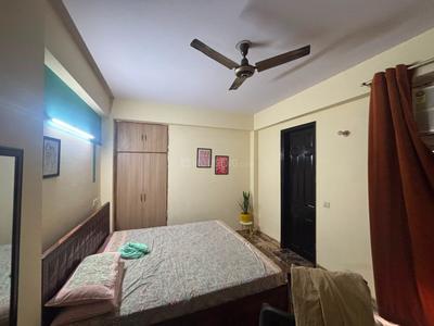Bedroom Image of 1100 Sq.ft 2 BHK Apartment / Flat for rent in Paramount Symphony, Crossings Republik Ghaziabad for Rs. 18500