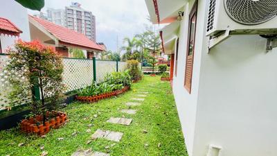 Balcony Image of 3600 Sq.ft 5 BHK Villa for sale in Aluva Kochi for Rs. 29000000