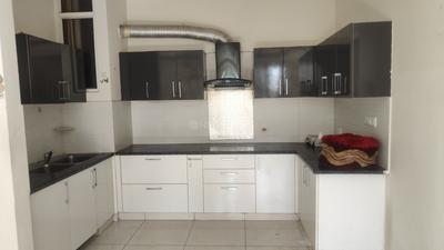 Kitchen Image of 1450 Sq.ft 3 BHK Builder Floor for rent in Highland Park Homes, Lohgarh Zirakpur for Rs. 19500