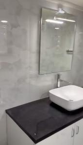 Image of 1200 Sq.ft 3 BHK Apartment / Flat for rent in The Karachi Citizensociety, Andheri West, Mumbai for Rs. 135000