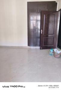 3.5 BHK Semi Furnished Flat