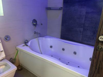 Bathroom Image of 3300 Sq.ft 4.5 BHK Independent House for rent in jolly Apartment, Chembur Mumbai for Rs. 285000