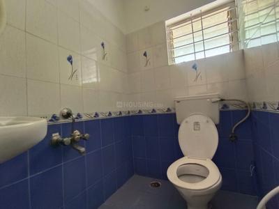 Bathroom Image of 650 Sq.ft 1 BHK Apartment / Flat for rent in Domlur Layout Bengaluru for Rs. 23000