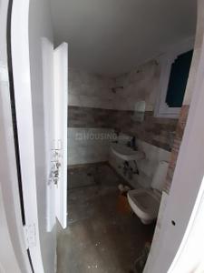 Bathroom Image of 1400 Sq.ft 2.5 BHK Apartment / Flat for rent in Varun Apartments, Sector 62 Noida for Rs. 28000