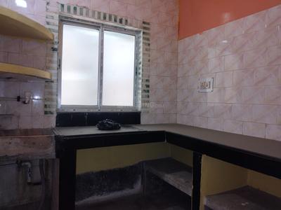Kitchen Image of 800 Sq.ft 2 BHK Apartment / Flat for rent in Picnic Garden Kolkata for Rs. 12000