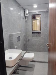 Image of 900 Sq.ft 2 BHK Apartment / Flat for rent in Khar West, Mumbai for Rs. 130000