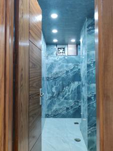 Common Bathroom Image of 1450 Sq.ft 3 BHK Builder Floor for sale in Sky Homes, Indirapuram Ghaziabad for Rs. 13000000