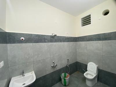 Bathroom Image of 1500 Sq.ft 2 BHK Independent House for rent in Thiruchitrambalam Viluppuram for Rs. 15500