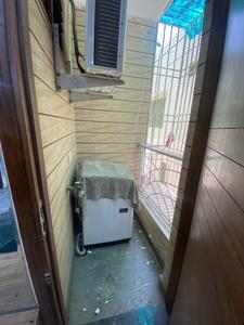 Balcony Image of 960 Sq.ft 2 BHK Builder Floor for rent in Mansarover Garden New Delhi for Rs. 45000