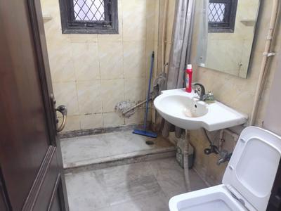 Bathroom Image of 1300 Sq.ft 2 BHK Builder Floor for rent in Green Park Extension New Delhi for Rs. 60000