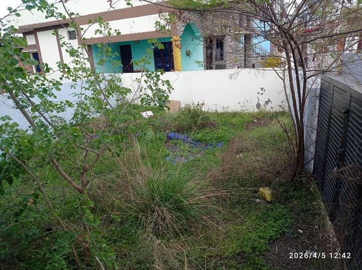 3 shops with 100 gaz plot Main Image 1
