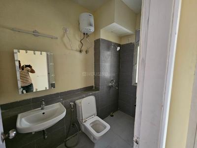 Bathroom Image of 1036 Sq.ft 2 BHK Apartment / Flat for sale in Jaypee Kensington Boulevard, Sector 131 Noida for Rs. 10000000