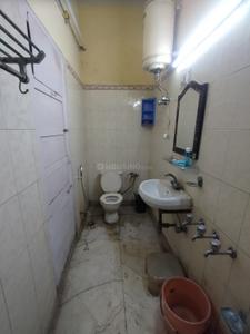 Bathroom Image of 1400 Sq.ft 3.5 BHK Builder Floor for rent in Green Park New Delhi for Rs. 85000