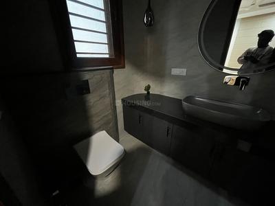Bathroom Image of 4000 Sq.ft 3 BHK Builder Floor for rent in Sector 39 Noida for Rs. 65000