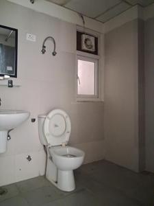 Common Bathroom Image of 1405 Sq.ft 3 BHK Apartment / Flat for sale in Sunworld Vanalika, Sector 107 Noida for Rs. 18000000
