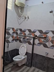 Bathroom Image of 1200 Sq.ft 2 BHK Builder Floor for rent in JP Nagar Bengaluru for Rs. 32900