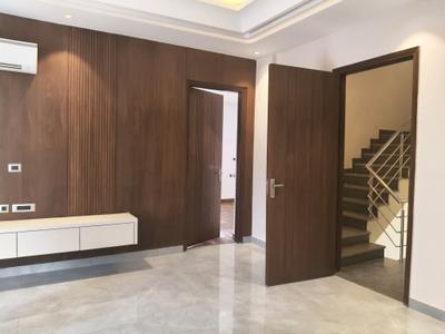 Living Room Image of 2300 Sq.ft 4 BHK Builder Floor for sale in Sector 40 Gurgaon for Rs. 36500000