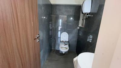Bathroom Image of 600 Sq.ft 1 BHK Apartment / Flat for rent in Deraiya Iconico, Kurla East Mumbai for Rs. 44000