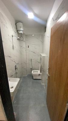 Bathroom Image of 500 Sq.ft 1 BHK Apartment / Flat for rent in Mahalakshmi Nagar Indore for Rs. 20000