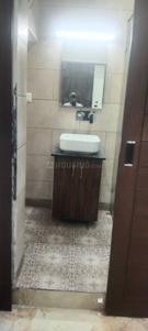 Bathroom Image of 1500 Sq.ft 3 BHK Apartment / Flat for rent in Alaknanda New Delhi for Rs. 78000