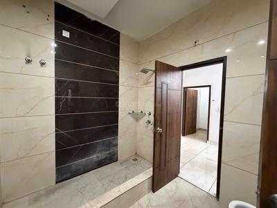Bathroom Image of 1350 Sq.ft 2 BHK Builder Floor for rent in Bhai Randhir Singh Nagar Ludhiana for Rs. 23000