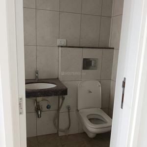 Bathroom Image of 2100 Sq.ft 3 BHK Apartment / Flat for rent in Godrej Parkridge, Manjari Khurd Pune for Rs. 32000
