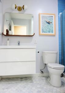 Bathroom Image of 2750 Sq.ft 4 BHK Apartment / Flat for sale in Gautam Apartments, Santacruz West Mumbai for Rs. 150000000